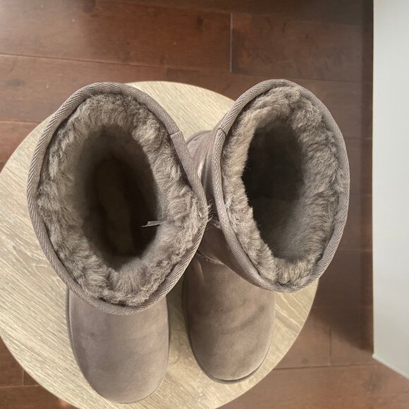 UGG Classic Short II in Grey / Size 9 / #1016233 / Gently Used - Picture 9 of 10